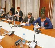 Na hrad Křivoklát o týden dříve vyjel zvláštní vlak ČD i z Plzně. Na palubě měl, kromě stovek cestujících a kapely, i čerty s andělem. Ti pak rozdávali dětem nadílku.