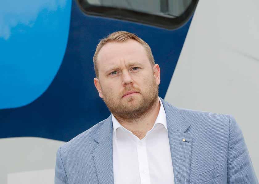 r o z h o v o r Základem železnice jsou provozní zaměstnanci Profese strojvedoucího má nezastupitelnou roli, protože bez nich vlaky jednoduše nevyjedou a systém základní dopravní obslužnosti bez