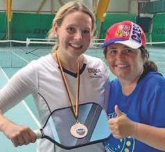 Po úspěchu na české i evropské soutěži tak mažoretky Erika Hendrychová a Karolína Cucová, které trénují pod vedením Hanky Vavrečkové, završily famózní rok skvělým výkonem na světovém poli.