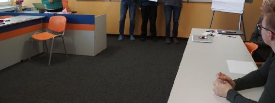 D) byla vybrána do dvouletého programu studentského trenérského centra. Svou prezentací ve finálovém kole výběrového řízení přesvědčila komisi a dostala příležitost k dalšímu seberozvoji.