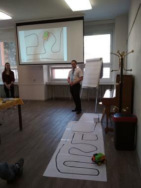 Myslím si, že právě tento typ akcí má obrovský smysl, jelikož motivuje spolužáky k podobným aktivitám, ukazuje jim, co všechno mohou dělat, a také nabízí "spolusočkářům" debatovat navzájem.