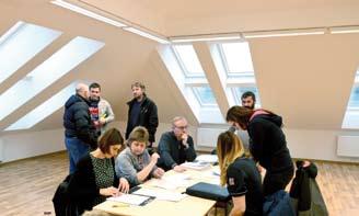 Text + foto: Ing. Jiřina Šebková, knihovnice. Na výstavbě nové budovy 2. stupně ZŠ se pilně pracovalo i v zimních měsících. Nová fasáda je toho důkazem (pohled z ulice Žížkova). Foto: J. Havelka.