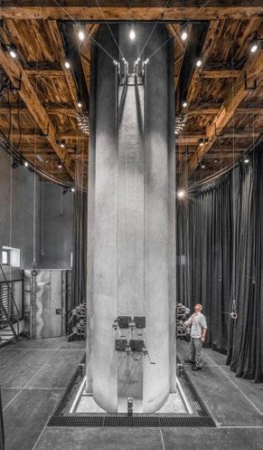 soukromé kaple přes hangár a mateřské školy až po designový hodinový hotel.