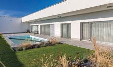 3+kk o velikosti 184 m² s garáží, bazénem o velikosti 32 m², s nadstandardním vybavením a zahradou vysázenou dle návrhu architekta, je