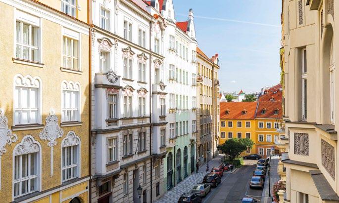 Vytápění je zabezpečeno plynovým kotlem. K dispozici je klimatizace a centrální vysavač.