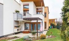 Dům disponuje čtyřmi prostornými, stylovými ložnicemi, dvěma designovými koupelnami s vanou, sprchovým koutem, pračkou a