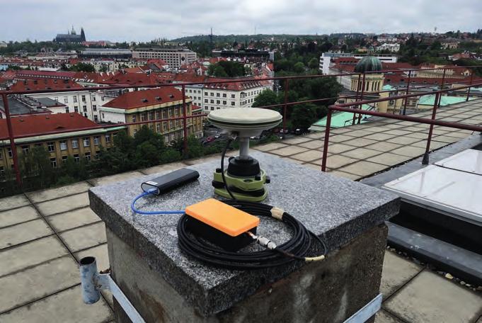 GNSS zařízení Cílem mé práce bylo navrhnou a vytvořit levné zařízení, které je schopné pomocí satelitních signálů určovat svou polohu, řečeno jednoduše poskládat vlastní GPSku.