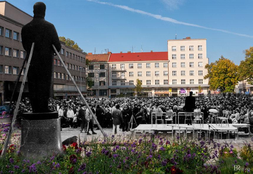 ULRICHOVO NÁMĚSTÍ (DŘÍVE GOTTWALDOVO),