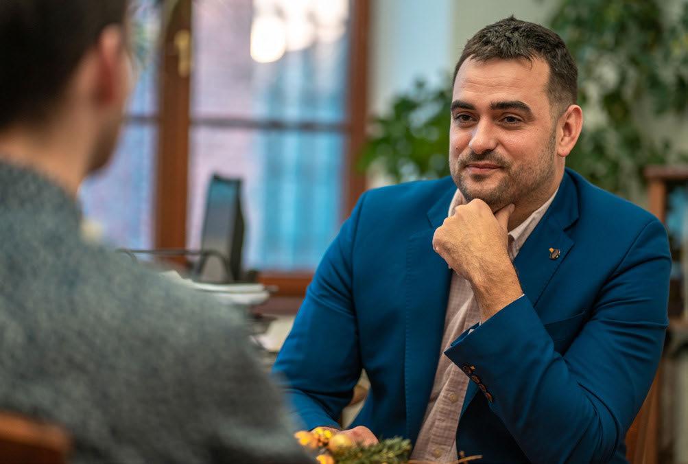 OBSAH ROK (S) UHK 2019 UHK oslavila v roce 2019 šedesáté výročí vzniku rozhovor s rektorem Kamilem Kučou...3 Blahopřání děkanů Univerzity Hradec Králové...9 Sametová Univerzita Hradec Králové.