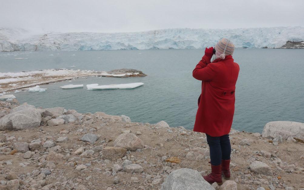 Zkoumání dopadů klimatické změny na společnost pod polární září PETRA KUBAŘOVÁ DĚKANÁT PDF UHK Na začátku února 2019 zahájila Mgr. Zdenka Sokolíčková, Ph.D., z Katedry kulturních a náboženských studií Pedagogické fakulty UHK dvouletou mobilitu na souostroví Špicberky.