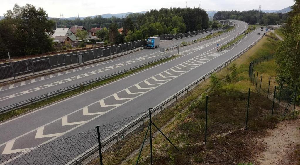 Střelnice u České Lípy a končí u bývalého vlakového nádraží v Kamenickém Šenově, jen pár metrů od národní přírodní památky Panská skála. Podle této památky také cyklostezka získala svůj název Varhany.