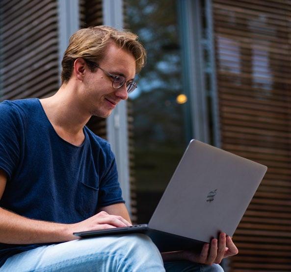 Zjistěte třeba, jak pomáhat na festivalech, mírových misích OSN, pracovních kempech nebo jako online dobrovolník.