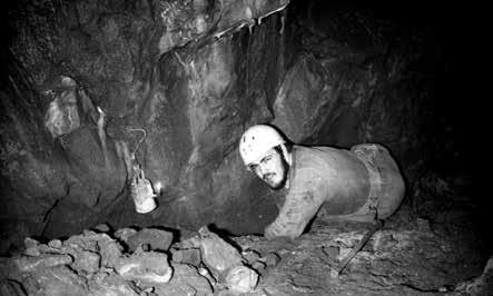 ho táhne k matičce zemi. Tahle zatracená gravitace dala jméno našemu prvovýstupu na sloupský Hřebenáč, cestě nazvané Gravitační.