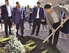 ko spolupořadatele slavnostního večerního koncertu; rádi jsme zde využili možnosti setkat se s významnými městskými i vládními představiteli a členy diplomatických misí a obě naše MČ jim blíže
