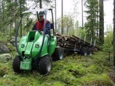 Motory Jako pohonné jednotky jsou použity motory Kohler dvouválce o výkonu 20 HP nebo 25 HP. Oba motory jsou vzduchem chlazené s elektrostartérem. Životností se řadí tyto motory mezi špičku.