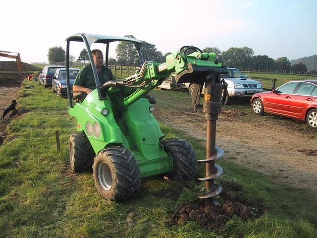 42 Půdní vrtáky Hydraulicky poháněná vrtací hlava je jeden za dalších důležitých adaptérů na nakladače Avant.