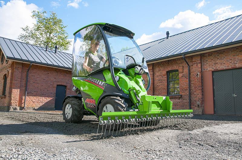 Maximální pracovní hloubka Průměr kotouče Průměr rozrušovače Hmotnost 150 mm 460 mm 155 mm 80 kg A36621 Hrábě Hrábě slouží k