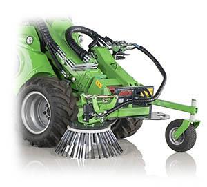 Ve standardu jsou zametače vybaveny systémem plovoucí polohy, mechanickým stranovým natáčením. Na přání lze zametač dovybavit sběrnou nádobou, přimetacím kartáčem a vodním zkrápěním.