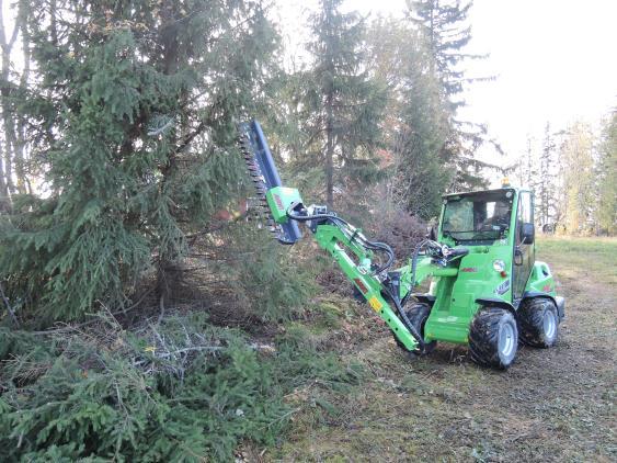 Pracovní záběr Celková šířka Hmotnost Objednací číslo 1200mm 1580 mm 250 kg A37505 Střihací lišta na větve S30 Lišta na větve S30 je určena na