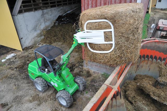 70 Distribuční lžíce Lžíce určená na distribuci pilin, slámy, štěpek a jiného drobného materiálu.