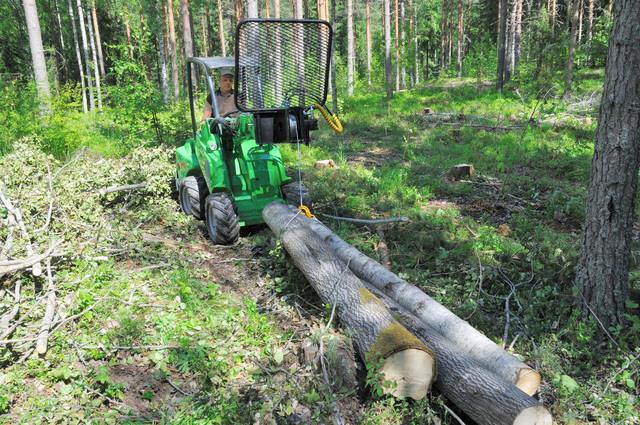 poškození úlů ) Možnost přepravy 2 rozdílně vysokých úlů najednou vedle sebe. To vše díky propracovanému přidržovači.