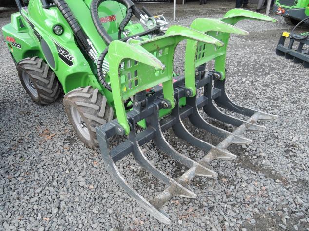 77 Kleště na dřevo Extra HD konstrukce Mnohem větší a silnější rotátor Funguje dokonale s nakladači