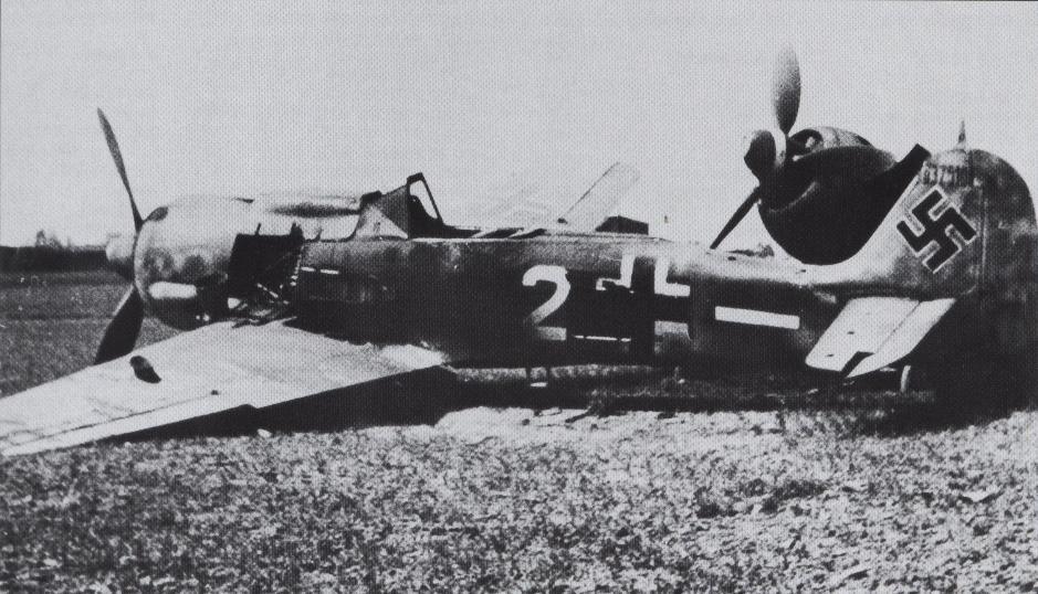 protiletadlovou obranu. Obranu letiště zajišťovalo několik Flaků - rychlopalných protiletadlových děl ráže 20 a 37 mm.