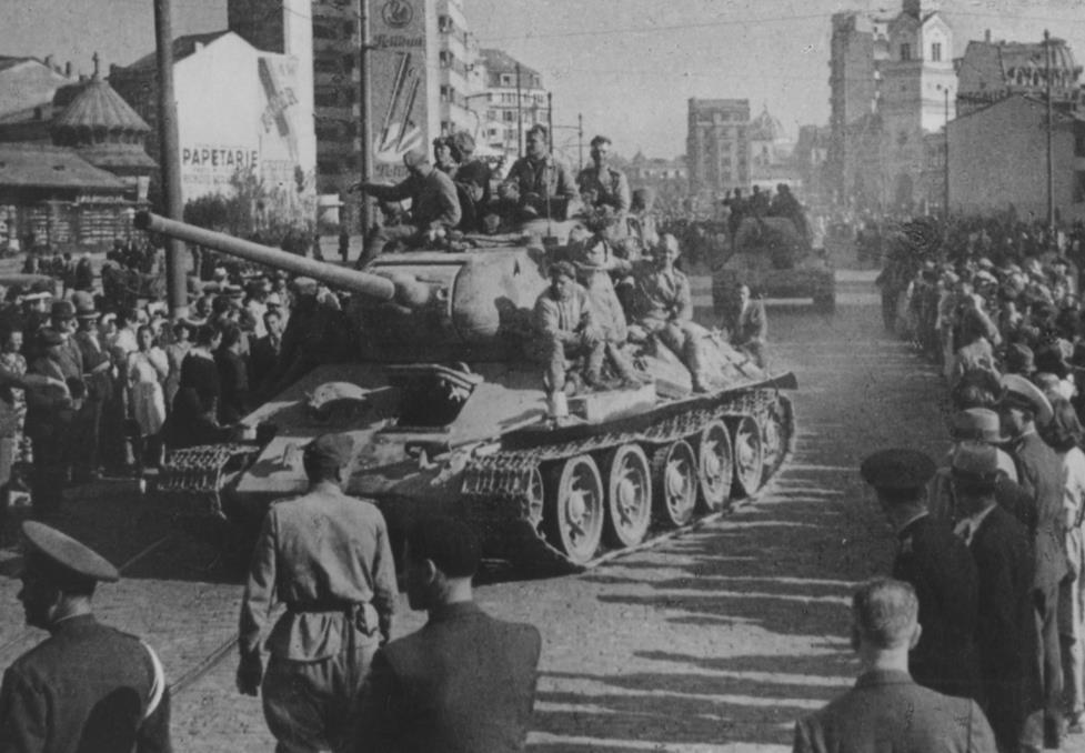 Z obou světových válek také dobře víme, kolik lidských obětí to stojí, než se podaří válku zastavit. A lidé, kteří pokládali své životy, to nedělali pro sebe, ale pro své blízké, pro společnost.