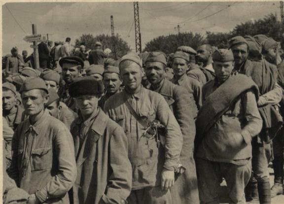 Prvním velkým projevem znepokojení místních obyvatel bylo v lednu 1945 rychlé vyklizení a evakuace vojenského lazaretu, který byl v Suchdole zřízen dne 20.11.