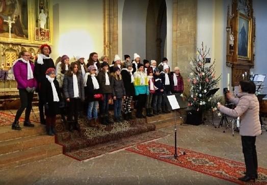 Vánoční koncert pro turnovskou veřejnost v chrámu Panny Marie, pořádaný naší školou vždy 24. prosince odpoledne, má již mnohaletou tradici.