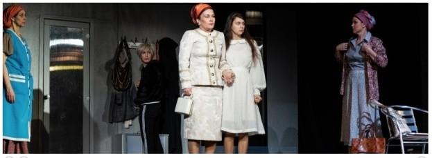 Šaldy (Malé divadlo) v Liberci. Autorkou hry je izraelská dramatička Hadar Galron, která za svůj text sice získala prestižní ocenění, ale také řadu výhrůžek.