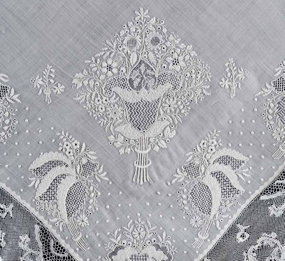 Detail výšivky na šátku vyvazovačce inv. č.