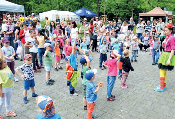 Kultura Po celé léto je ve Frýdku-Místku kam vyrazit za kulturou. Čekají nás celoměstské akce v parcích, na náměstích i v areálech bývalých textilních továren.
