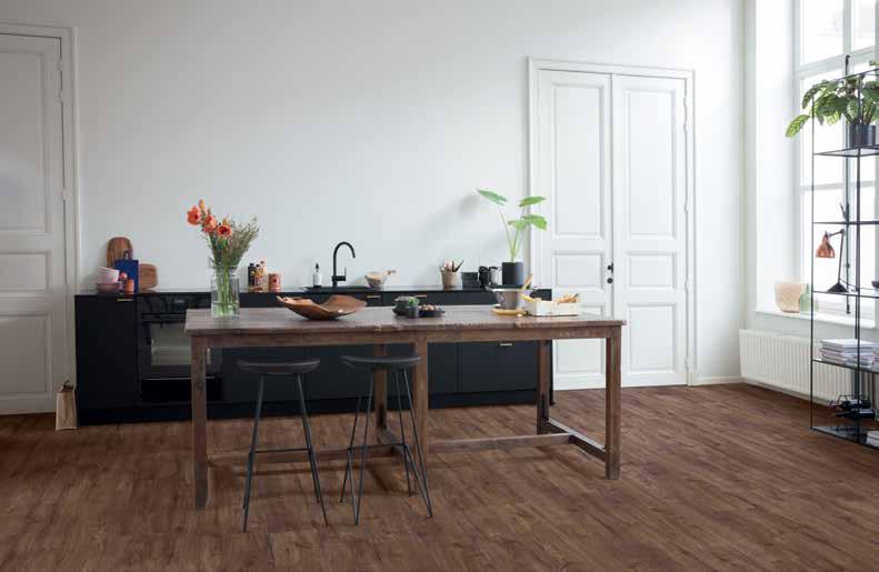 8 Silná, tichá elegance Tajemství vinylových podlah Quick-Step spočívá v tom, s jakou lehkostí kombinují krásu a užitné vlastnosti. Chůze po nich je skutečným potěšením.