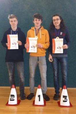 místo: Ema Nierostková, 9. B 3. místo: Aneta Kubánková, 8.