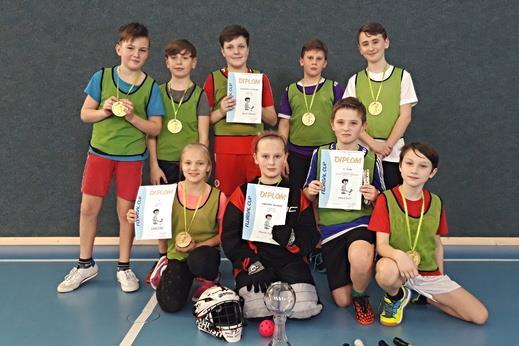 Školní florbal cup Místo konání: Tělocvična ZŠ Sobotka Datum: 6. března 2019 Kategorie: 4. - 5. ročník Počet týmů: 4 Výsledky: 1. místo: 5.
