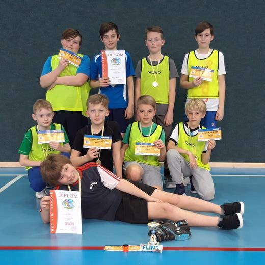 B 3. místo: 2. A (Drsní tygři) Nejlepší brankář: Petr Škaloud, 3. B Školní kolo McDonald`s cupu Místo konání: Tělocvična ZŠ Sobotka Datum: 27.