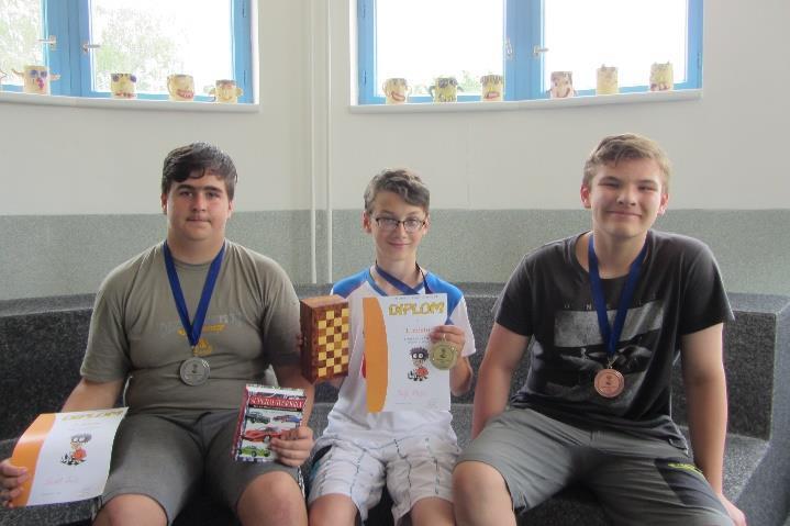 místo: Radek Průša, 8. B 3. místo: Zuzana Jelínková, 3. B 3. místo: Marek Patka, 7. A Běháme pro radost 4.