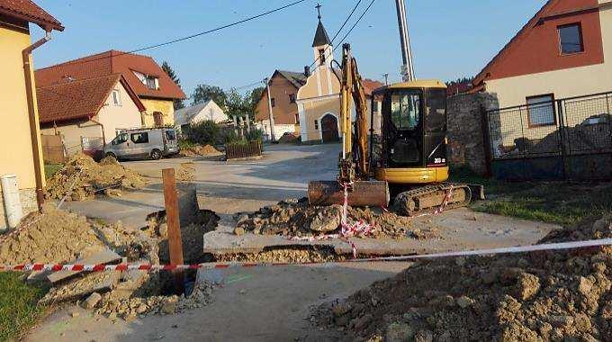 Další etapa rekonstrukce vodovodu v Bělči V pondělí 23. července 2018 byla zahájena další etapa rekonstrukce vodovodu v Bělči (Název akce: Výměna vodovodu V. etapa II).