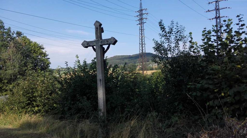141 je pro vzrostlou vegetaci už jen obtížně viditelný;