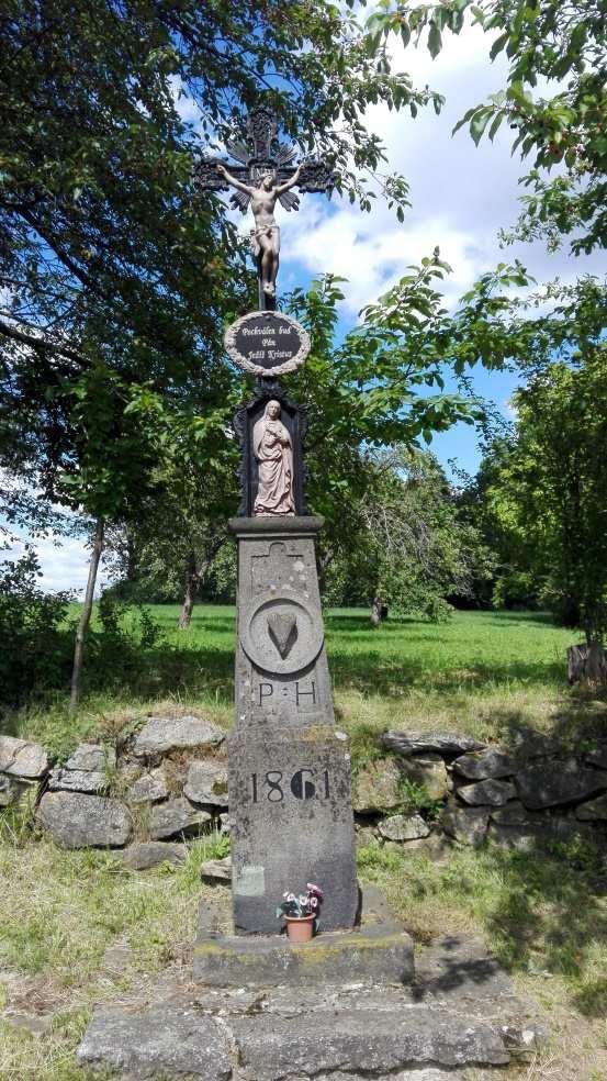 v Bělči V Bělči se nachází 4 křížky, z nichž nejstarší z roku 1861 stojí pod vsí na silnici k nádraží. V jeho blízkosti byla 28. 10. 2018 vysazena Lípa republiky.