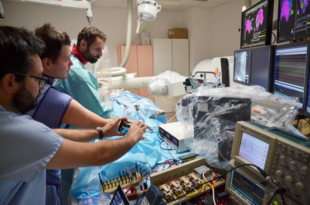 elektroniky je to problematika výzkumu výkonových měničů extrémních parametrů, v elektrických pohonech pak také problematika optimální regulace za účelem minimalizace ztrát trakčního pohonu,