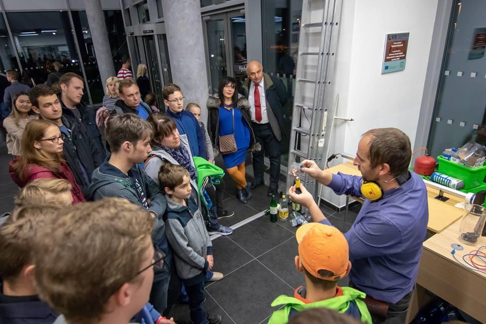 Informace o nabídce všech variant studia a získání kvalifikací jako je Osvědčení o elektrotechnické kvalifikaci, Osvědčení o pedagogické praxi, Certifikát Microsoft, Osvědčení Cisco akademie, jsou