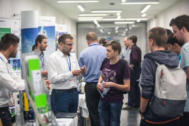 V roce 2018 bylo na FEKT habilitováno 5 docentů: doc. Ing. Radoslav Cipín, Ph.D. obor Silnoproudá elektrotechnika a elektroenergetika doc dr. Ing. Tomáš Götthans obor Elektronika a sdělovací technika doc.