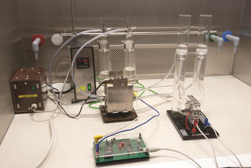 a metod environmentální rastrovací elektronové mikroskopie a mikroskopie atomárních sil, bezolovnatého pájení, hodnocení kvality a spolehlivosti pájených spojů, degradace a diagnostiky dielektrických