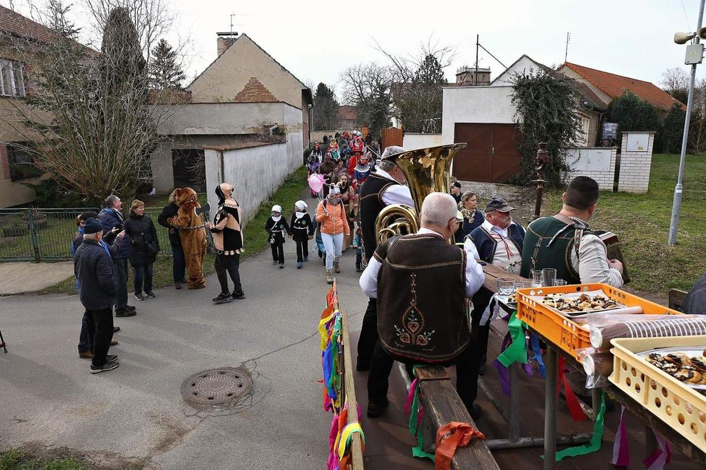 spolu s rodiči v sobotu 6.