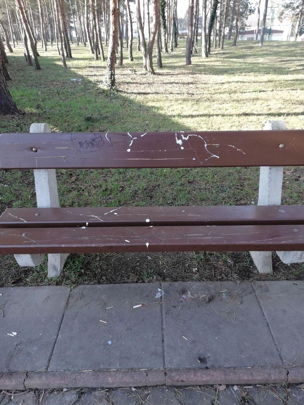 Procházka kolem naší krásné mateřské školy je skutečným zážitkem, o to větším, pokud máte malé dítě, které se jde podívat na Krtečka.