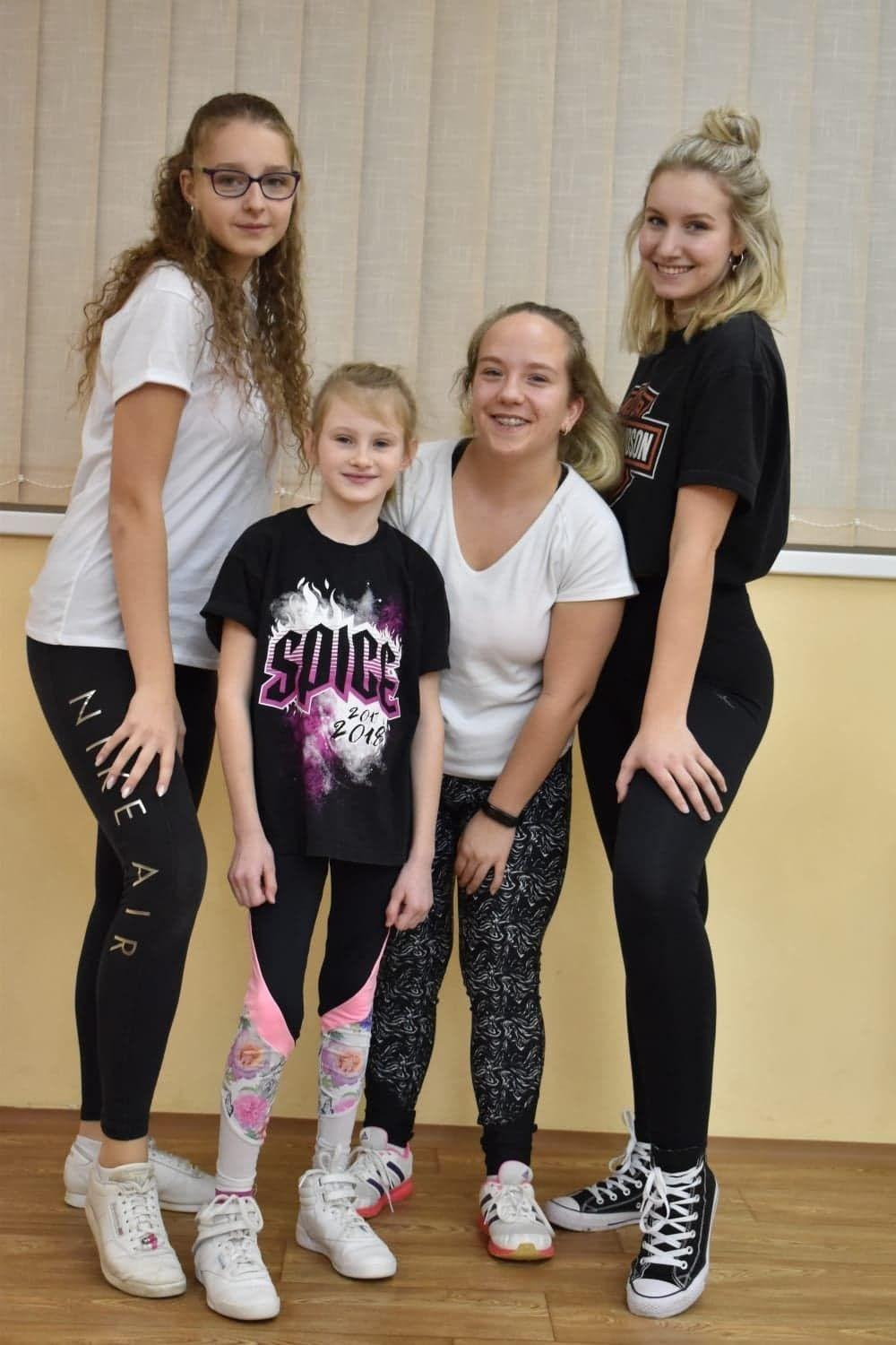Společně tančíme, street dance, hip hop, scénický tanec. Společně trénujeme taneční sestavy na kulturní a společenské akce obce Vojkovice.
