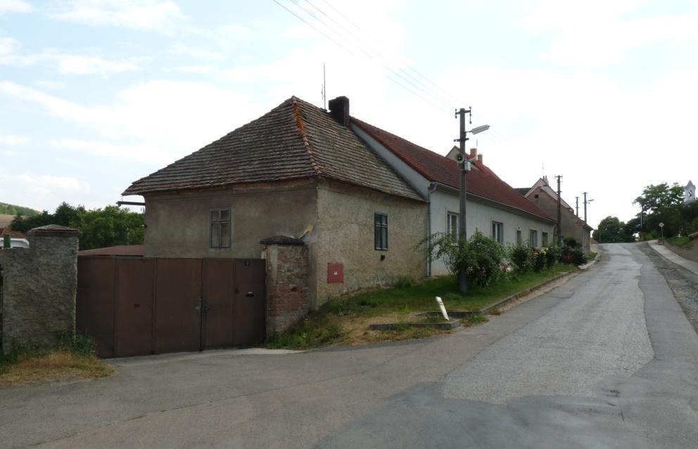 Budova byla opravena a dále používána. JZD využívalo hospodářské budovy až do r. 1990. Syn Jaroslava Šarocha a Anny, roz. Hušákové z č. p. 3, též Jaroslav (*1949) postavil dům (okál) na pozemku č. p. 8, kde původně hospodařil jeho dědeček a kde dosud bydlí.