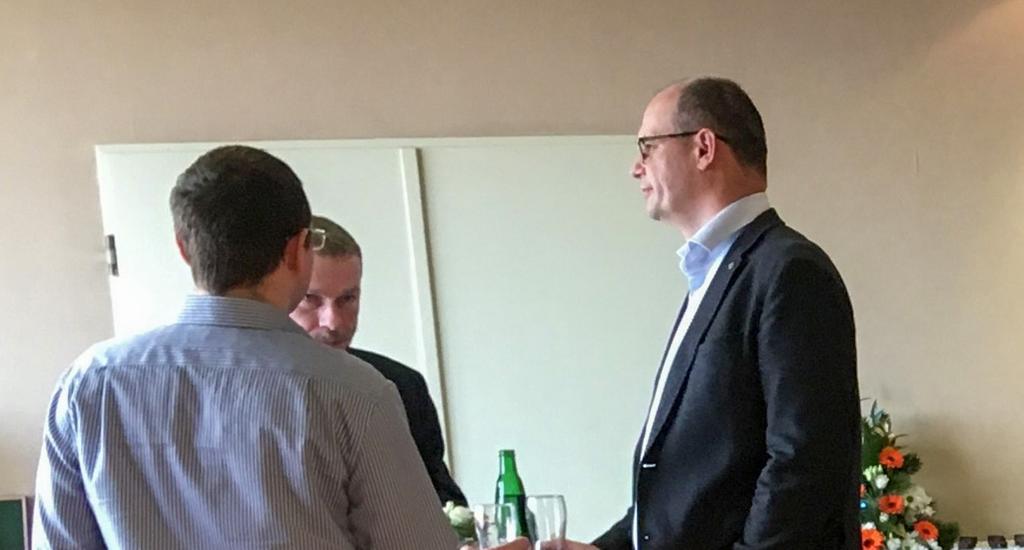 Následně představil spolupráci CELL s německou pracovní skupinou SAL v oblasti akutní myeloidní leukemie (AML). S dalšími aktivitami CELL seznámili přítomné především Dr. Žáčková a doc.